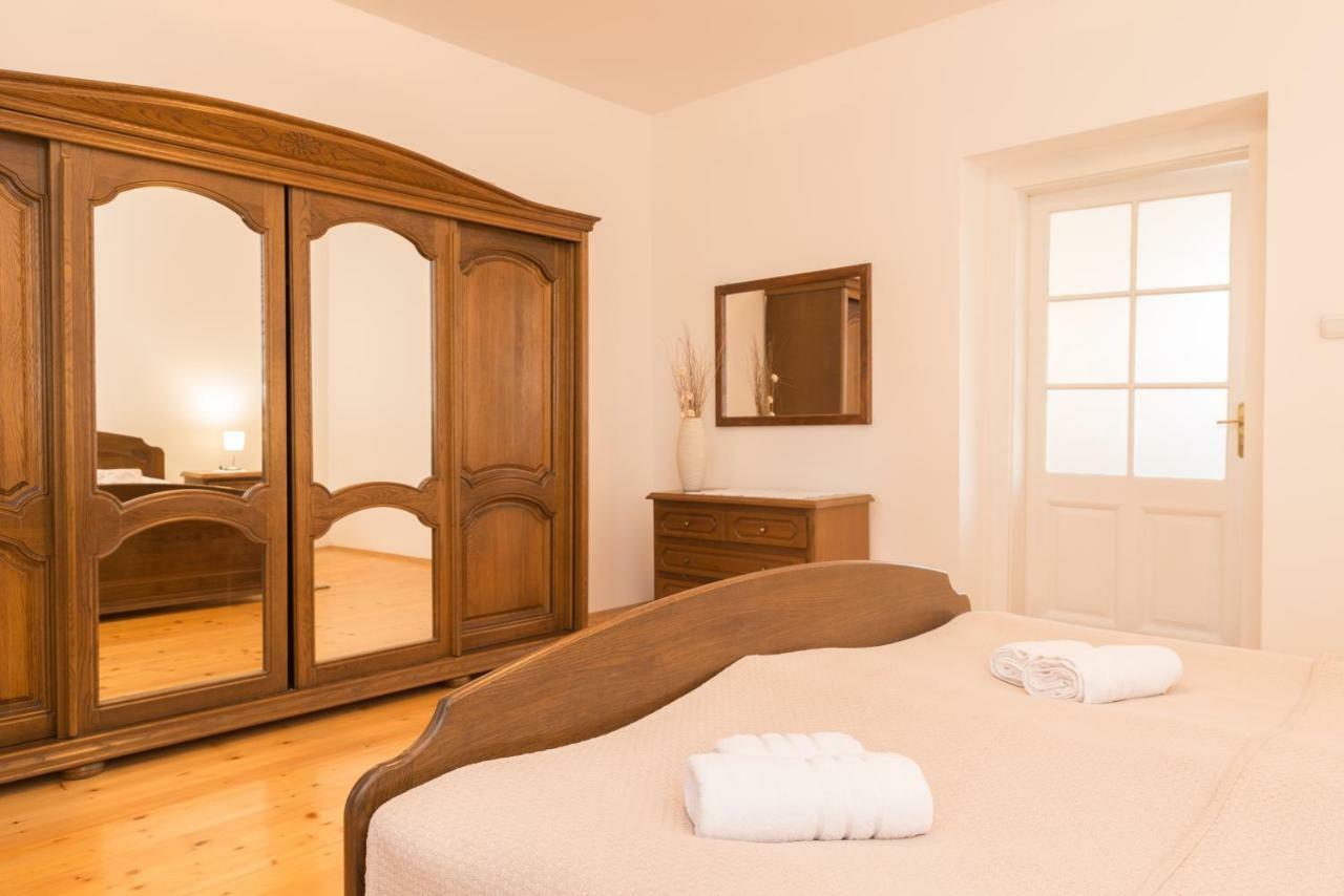 Apartment Tri Mudraca Karanac Экстерьер фото